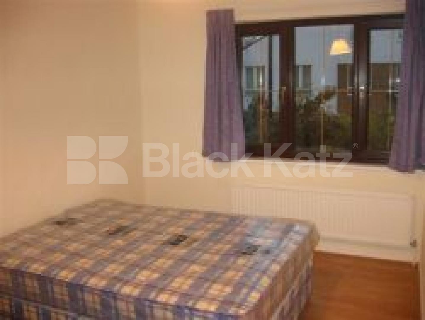 			UNDER OFFER , 5 Bedroom, 1 bath, 1 reception End Terraced House			 Patmos Road, Oval